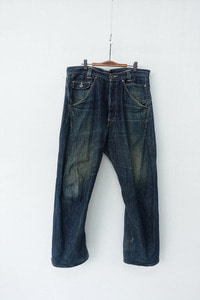 LEVI&#039;S ENGINEEDRED JEANS (36)